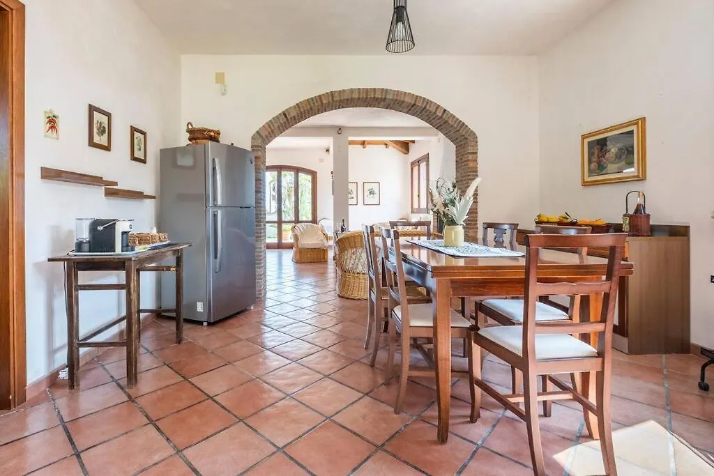 {Villa Jacuzzi Privata}Sul Mare Di Fontane Bianche 0*,  Italië